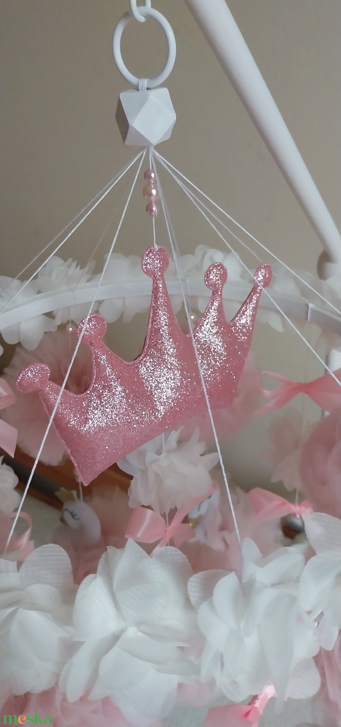 Kicsi Hercegnő csupa tüll, hattyús rózsaszín kiságyforgó kislánynak klasszikus stílusú koronával - játék & sport - 3 éves kor alattiaknak - kiságyforgó - Meska.hu Kicsi Hercegnő csupa tüll, hattyús rózsaszín kiságyforgó kislánynak klasszikus stílusú koronával - játék & sport - 3 éves kor alattiaknak - kiságyforgó - Meska.hu