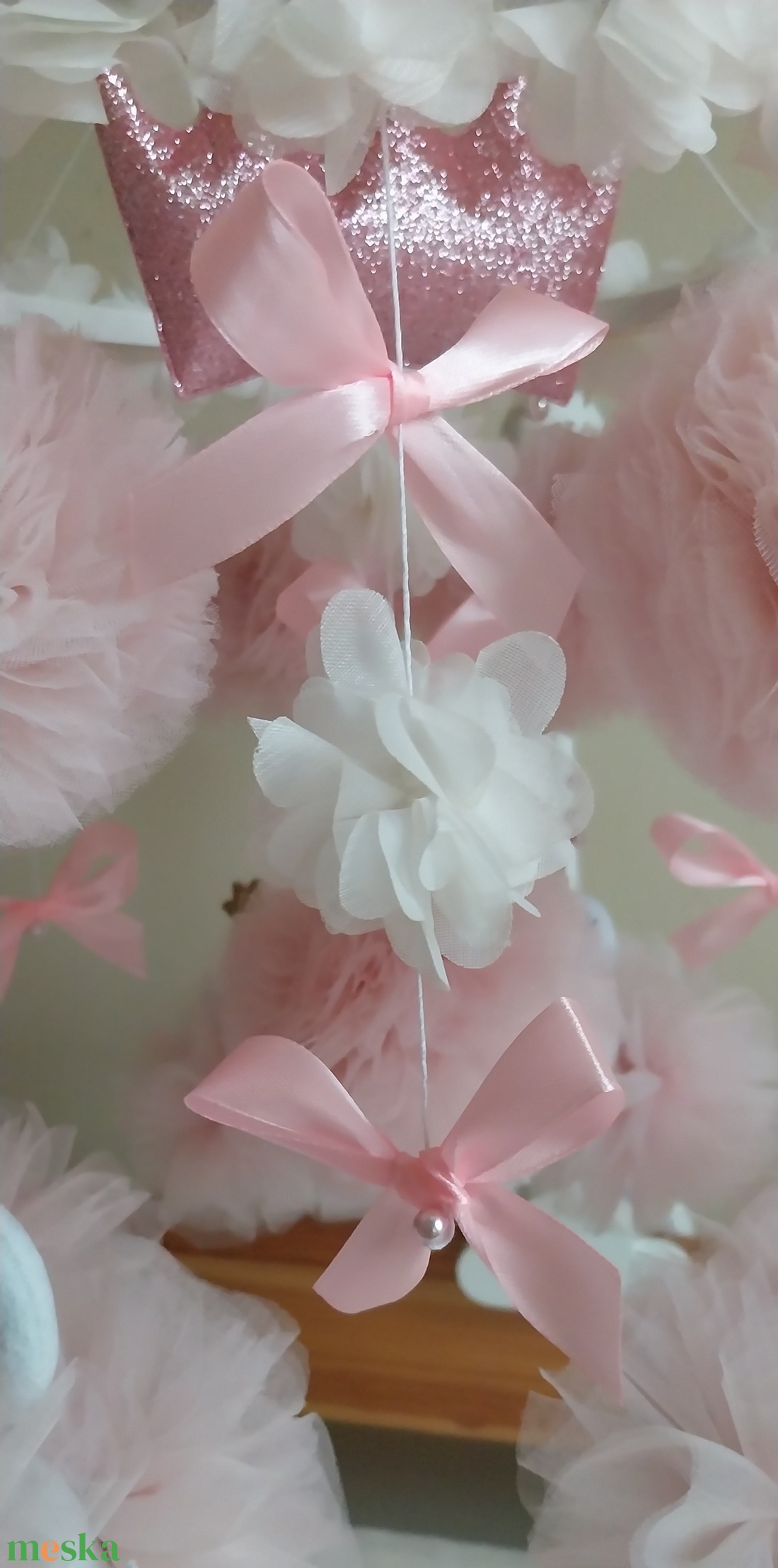 Kicsi Hercegnő csupa tüll, hattyús rózsaszín kiságyforgó kislánynak klasszikus stílusú koronával - játék & sport - 3 éves kor alattiaknak - kiságyforgó - Meska.hu Kicsi Hercegnő csupa tüll, hattyús rózsaszín kiságyforgó kislánynak klasszikus stílusú koronával - játék & sport - 3 éves kor alattiaknak - kiságyforgó - Meska.hu