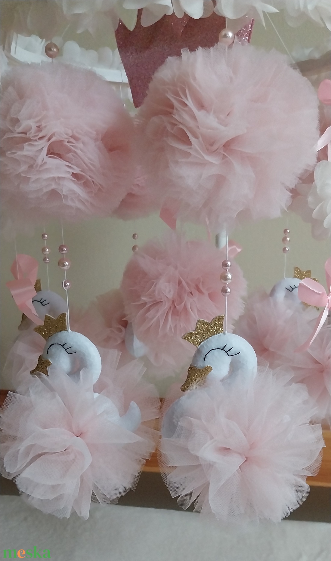 Kicsi Hercegnő csupa tüll, hattyús rózsaszín kiságyforgó kislánynak klasszikus stílusú koronával - játék & sport - 3 éves kor alattiaknak - kiságyforgó - Meska.hu Kicsi Hercegnő csupa tüll, hattyús rózsaszín kiságyforgó kislánynak klasszikus stílusú koronával - játék & sport - 3 éves kor alattiaknak - kiságyforgó - Meska.hu