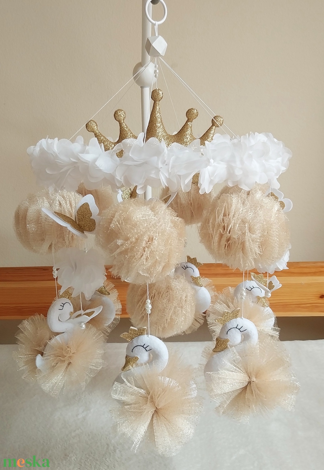 Kicsi Hercegnő csupa tüll, hattyús bézs kiságyforgó  pillangókkal, klasszikus stílusú koronával- kislánynak  - játék & sport - 3 éves kor alattiaknak - kiságyforgó - Meska.hu Kicsi Hercegnő csupa tüll, hattyús bézs kiságyforgó  pillangókkal, klasszikus stílusú koronával- kislánynak  - játék & sport - 3 éves kor alattiaknak - kiságyforgó - Meska.hu