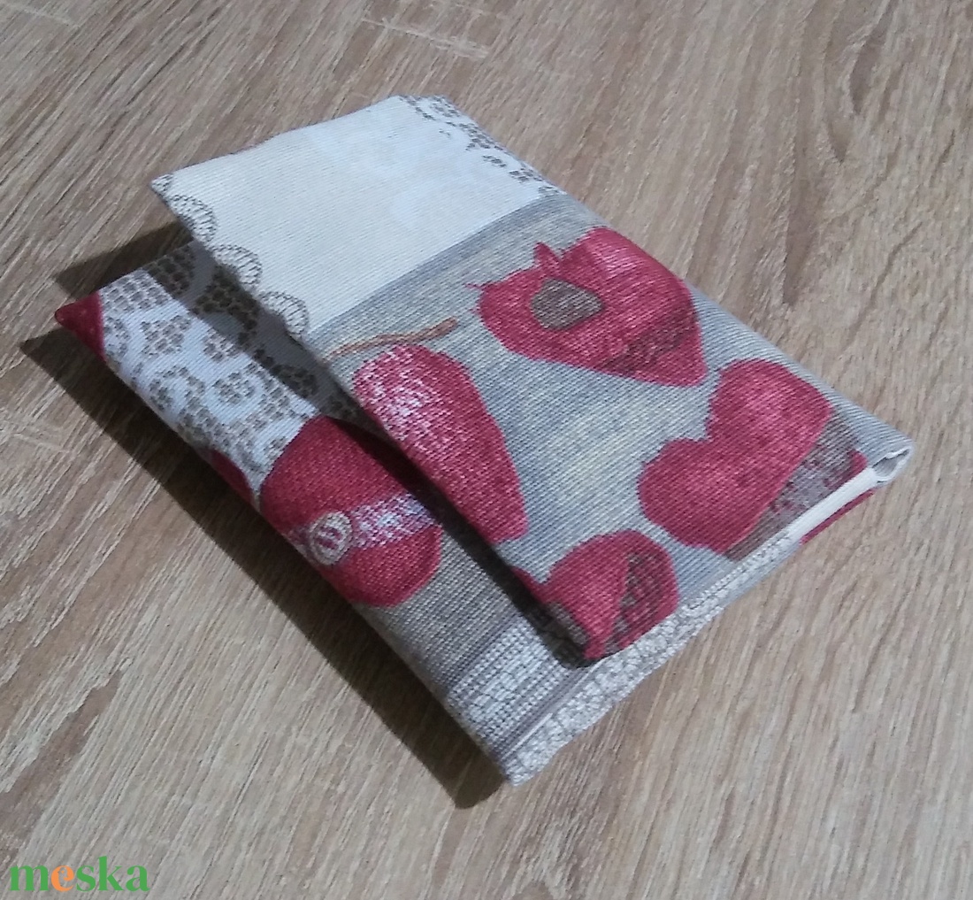 Szív mintás zsebkendő, tampon, betéttartó - táska & tok - pénztárca & más tok - zsebkendőtartó tok - Meska.hu