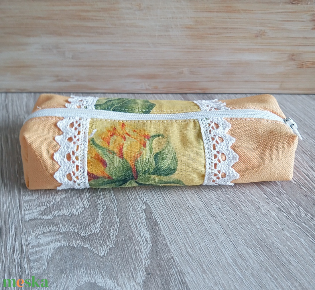 Napraforgó mintás tolltartó - táska & tok - neszesszer - Meska.hu Napraforgó mintás tolltartó - táska & tok - neszesszer - Meska.hu