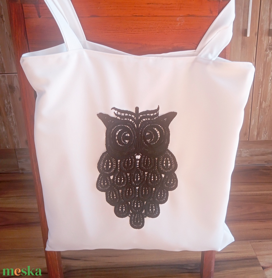 Fehér szatyor fekete csipke bagollyal - táska & tok - bevásárlás & shopper táska - shopper, textiltáska, szatyor - Meska.hu Fehér szatyor fekete csipke bagollyal - táska & tok - bevásárlás & shopper táska - shopper, textiltáska, szatyor - Meska.hu