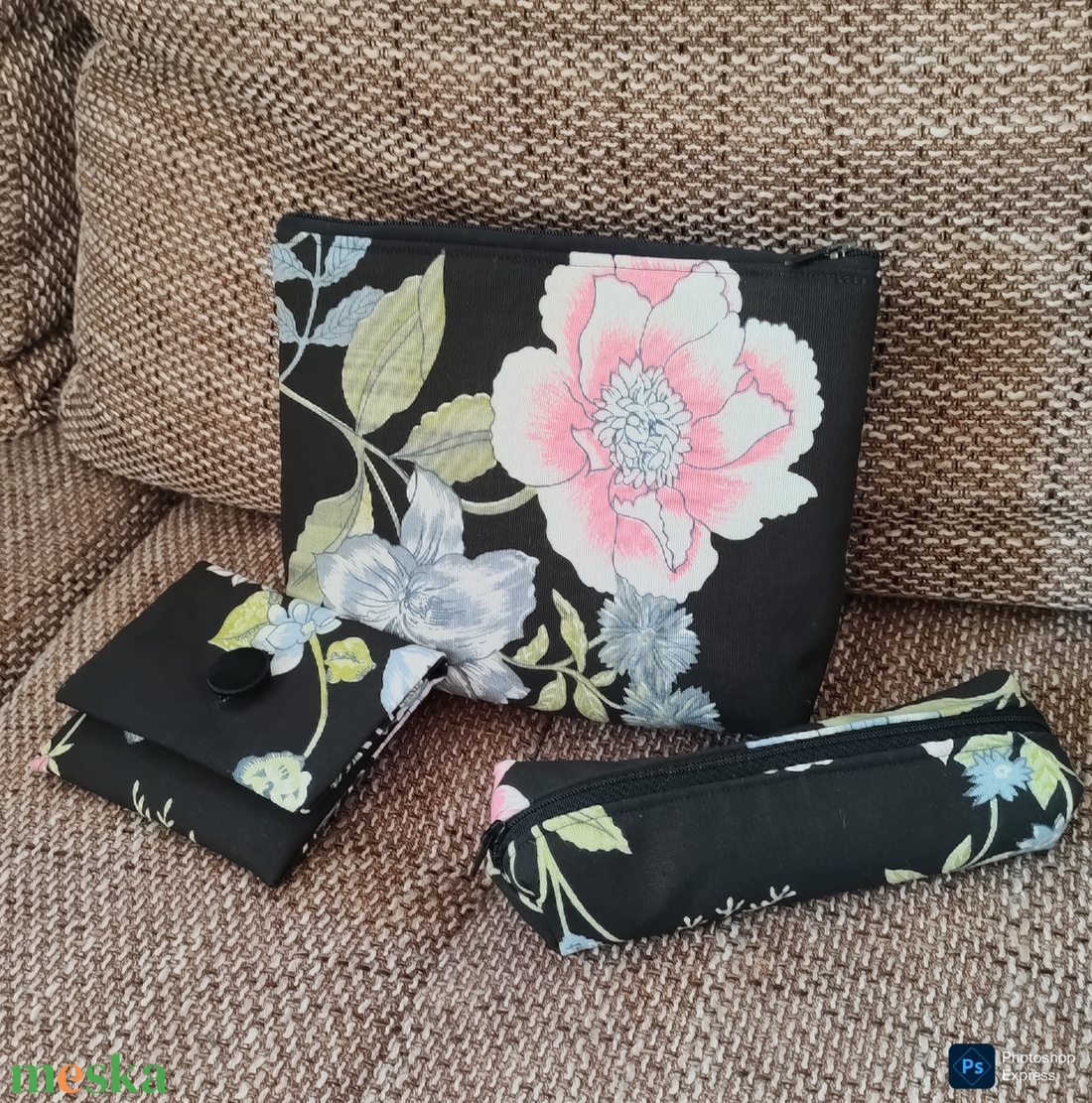 Fekete alapon nagy virágos neszeszer szett - táska & tok - neszesszer - Meska.hu