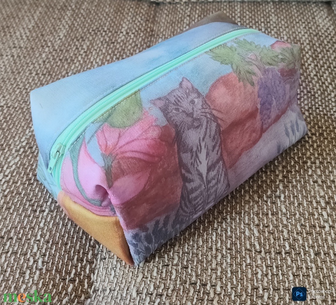 Cica a virágos kertben nagy méretű kozmetikai táska - táska & tok - neszesszer - Meska.hu