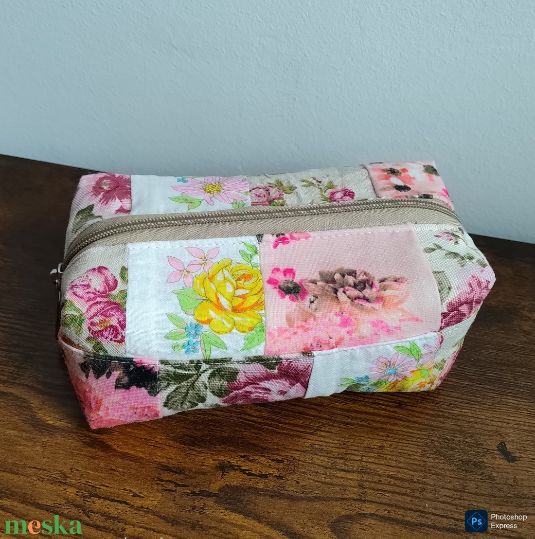 Virágos patchwork nagy méretű kozmetikai táska - táska & tok - neszesszer - Meska.hu