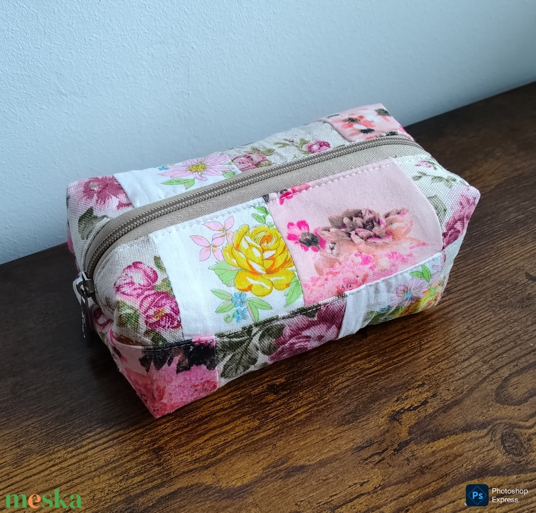 Virágos patchwork nagy méretű kozmetikai táska - táska & tok - neszesszer - Meska.hu