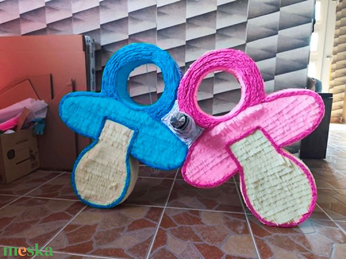 Babaváró buli kisfiú vagy kislány hatalmas cumis dekoráció konfetti kilövővel 100x70cm  - baba - mama - babaemlékek - babaváró meghívó - Meska.hu