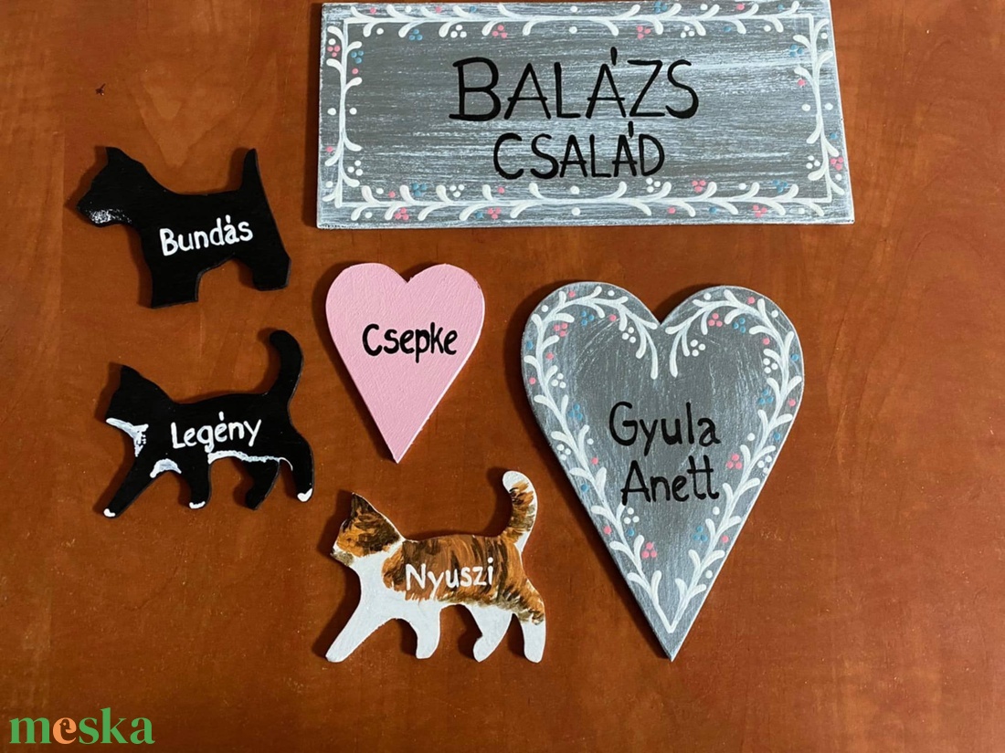 Családi ajtódísz 1 gyermekes 1 kutyás 2 cicás családnak - otthon & életmód - dekoráció - ajtó- és ablak dekoráció - ajtódísz & kopogtató - Meska.hu Családi ajtódísz 1 gyermekes 1 kutyás 2 cicás családnak - otthon & életmód - dekoráció - ajtó- és ablak dekoráció - ajtódísz & kopogtató - Meska.hu