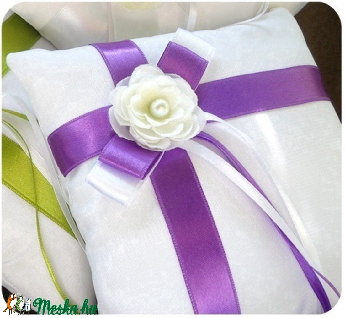 Esküvői gyűrűpárna FEHÉR-LILA -  - Meska.hu