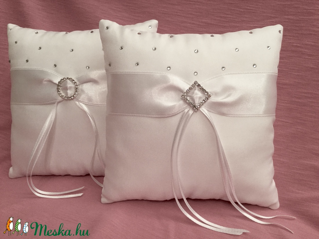 Álomszép fehér strasszos esküvői gyűrűpárna -  - Meska.hu