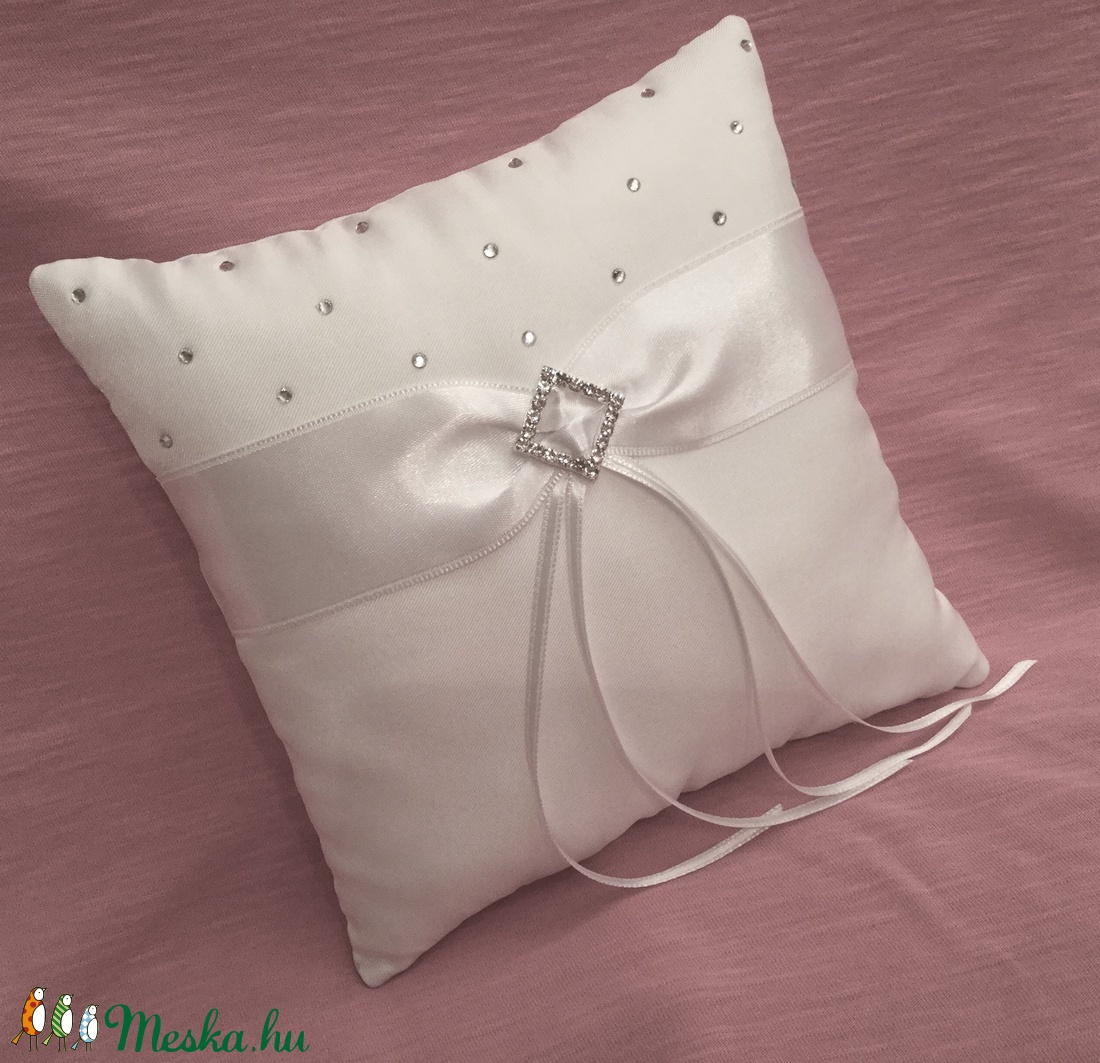 Álomszép fehér strasszos esküvői gyűrűpárna -  - Meska.hu