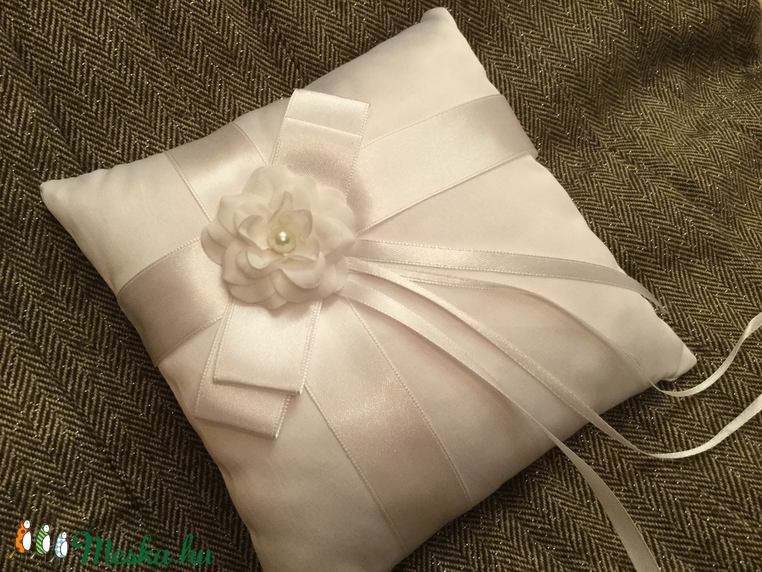 Fehér esküvői gyűrűpárna gyönggyel -  - Meska.hu