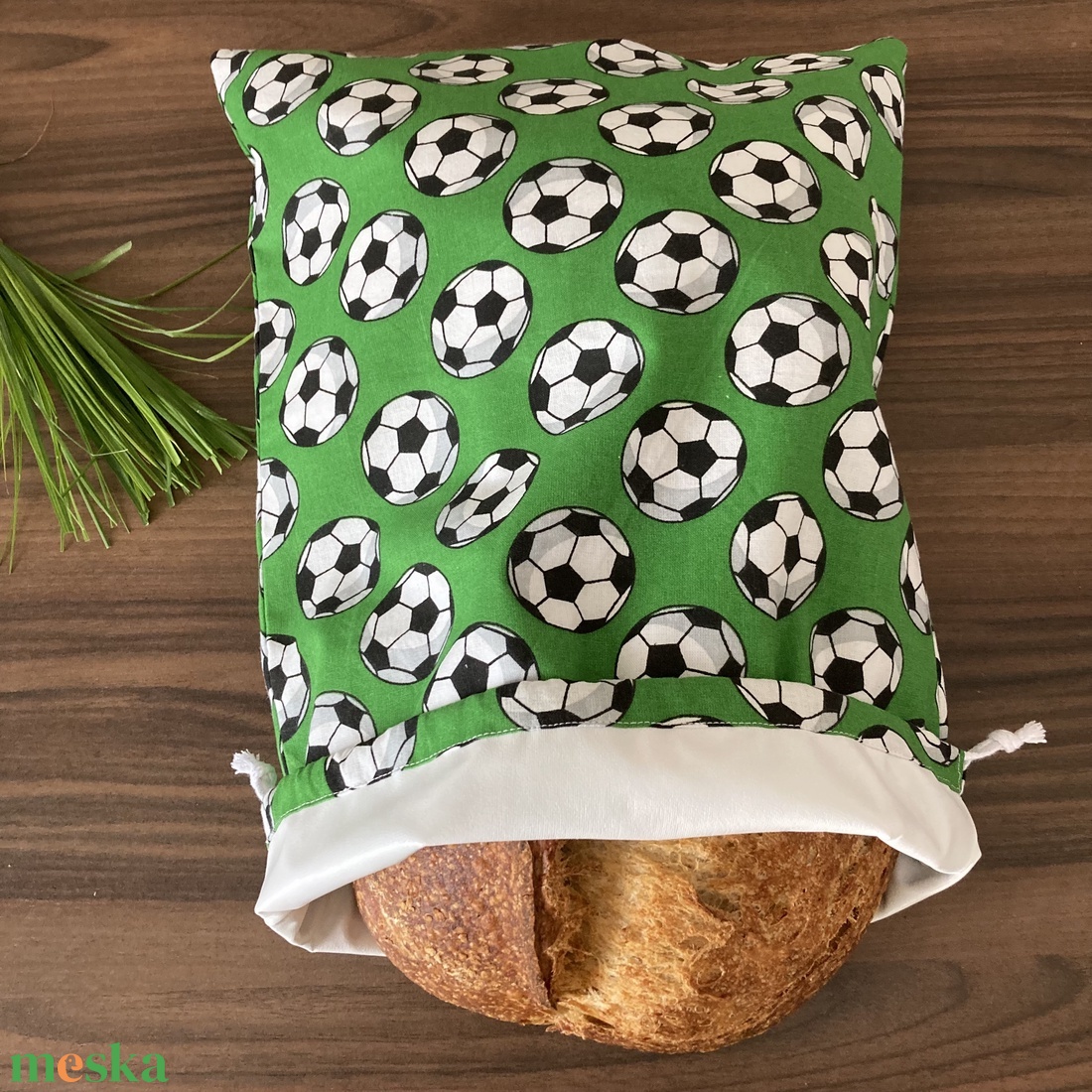 Férfiaknak focis kenyeres zsák, pamutvászon frissentartó PUL béléssel - foci - táska & tok - bevásárlás & shopper táska - kenyeres zsák - Meska.hu Férfiaknak focis kenyeres zsák, pamutvászon frissentartó PUL béléssel - foci - táska & tok - bevásárlás & shopper táska - kenyeres zsák - Meska.hu