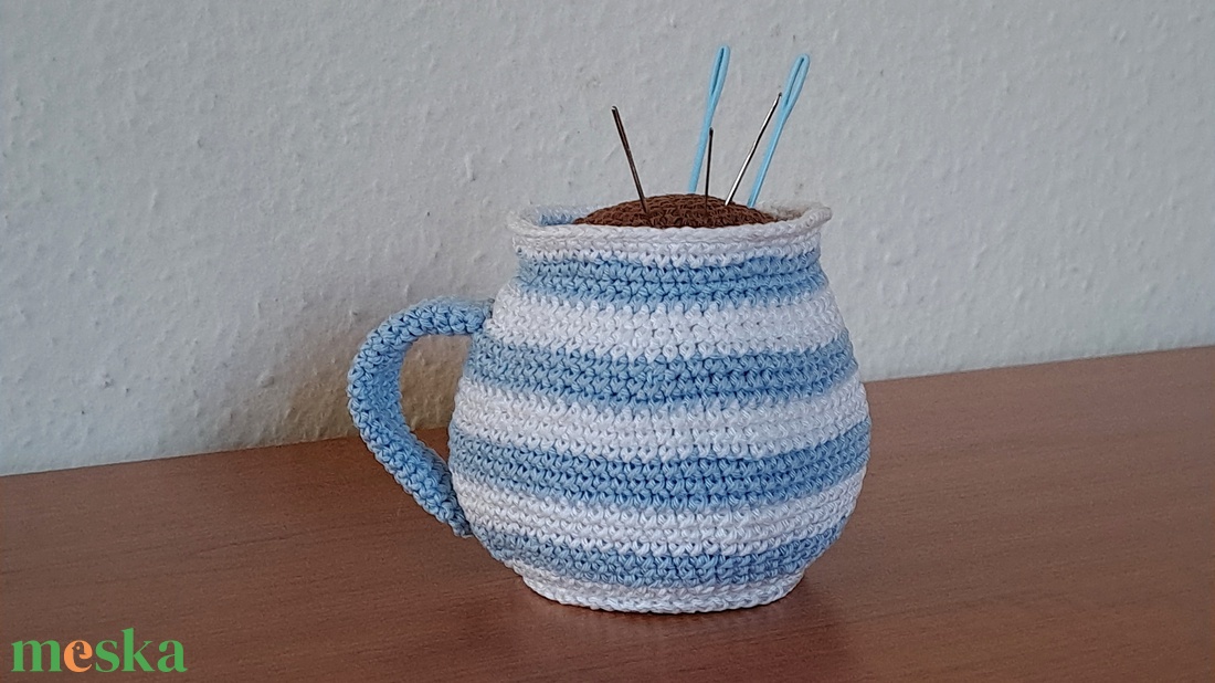 Horgolt csíkos bögre, tűpárna - otthon & életmód - dekoráció - dísztárgy - Meska.hu