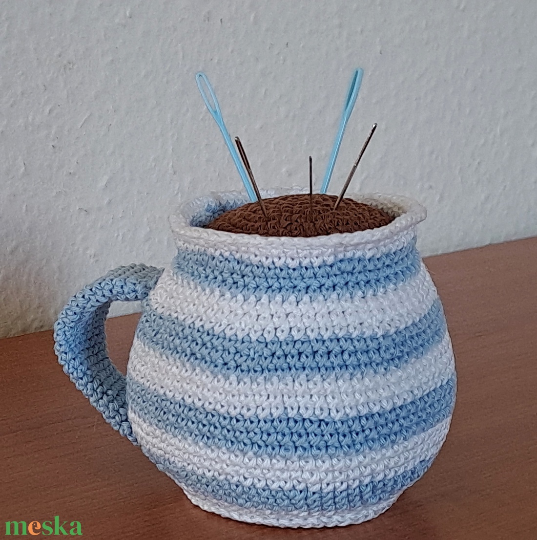 Horgolt csíkos bögre, tűpárna - otthon & életmód - dekoráció - dísztárgy - Meska.hu