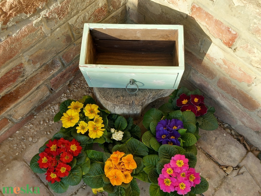 Öregített, vintage virágtartó fa ládika, fiók alakú  - otthon & életmód - dekoráció - virágdísz és tartó - virágtartó - Meska.hu