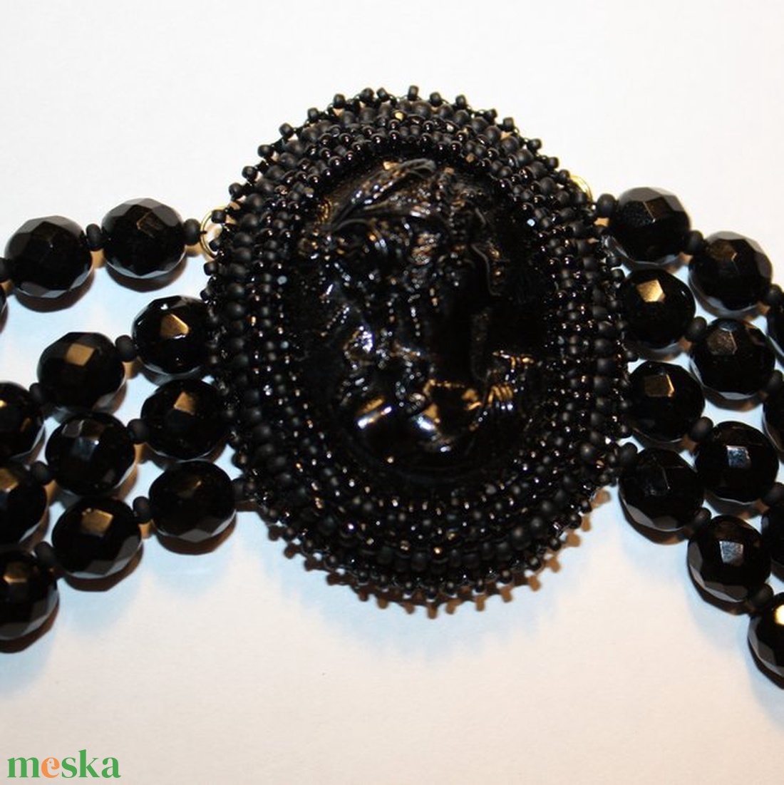 Goth ékszer, Victoria királyné nyakék fekete camea és kristálygyöngy - ékszer - nyaklánc - cameo nyaklánc - Meska.hu Goth ékszer, Victoria királyné nyakék fekete camea és kristálygyöngy - ékszer - nyaklánc - cameo nyaklánc - Meska.hu