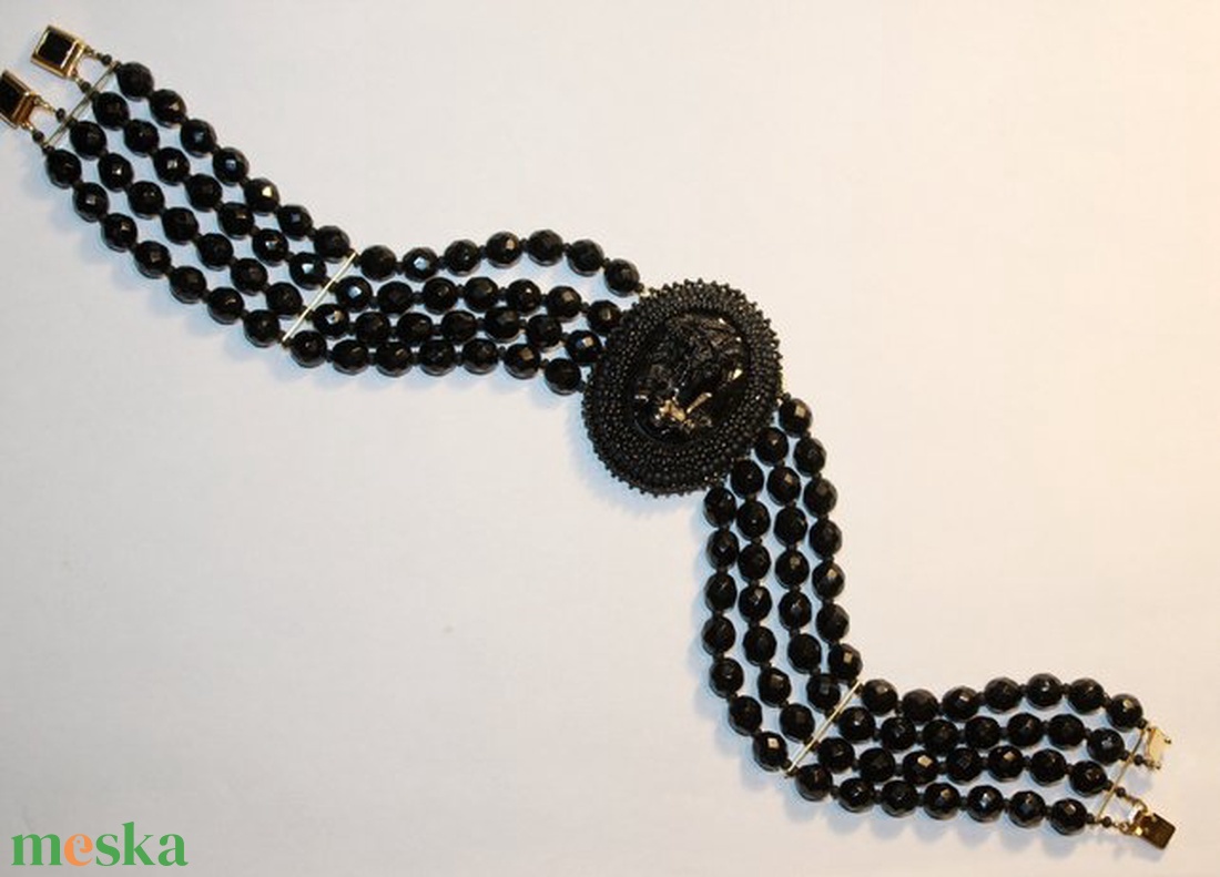Goth ékszer, Victoria királyné nyakék fekete camea és kristálygyöngy - ékszer - nyaklánc - cameo nyaklánc - Meska.hu Goth ékszer, Victoria királyné nyakék fekete camea és kristálygyöngy - ékszer - nyaklánc - cameo nyaklánc - Meska.hu