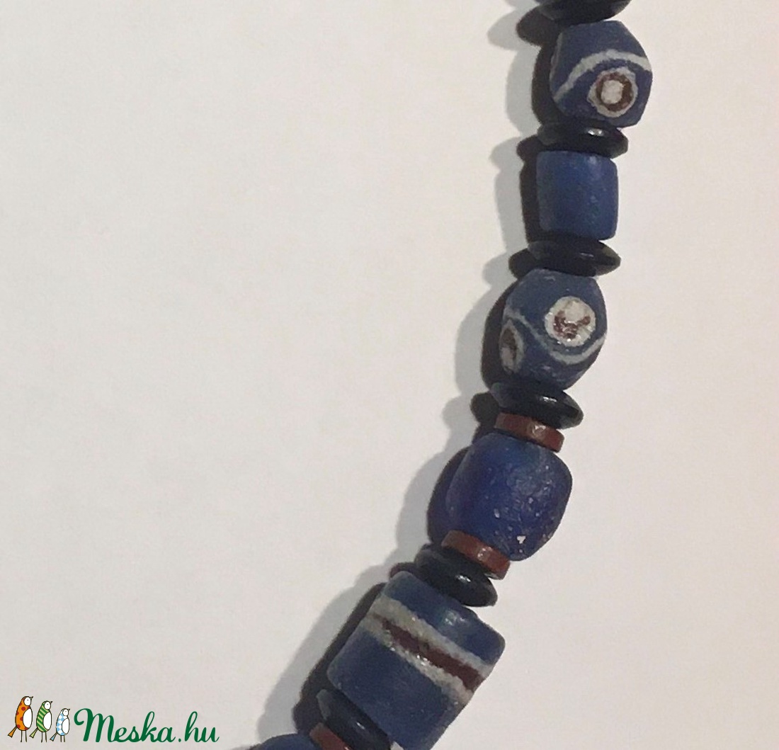 Ghanai kék gyöngysor, strapabíró és vízálló - ékszer - nyaklánc - gyöngyös nyaklánc - Meska.hu