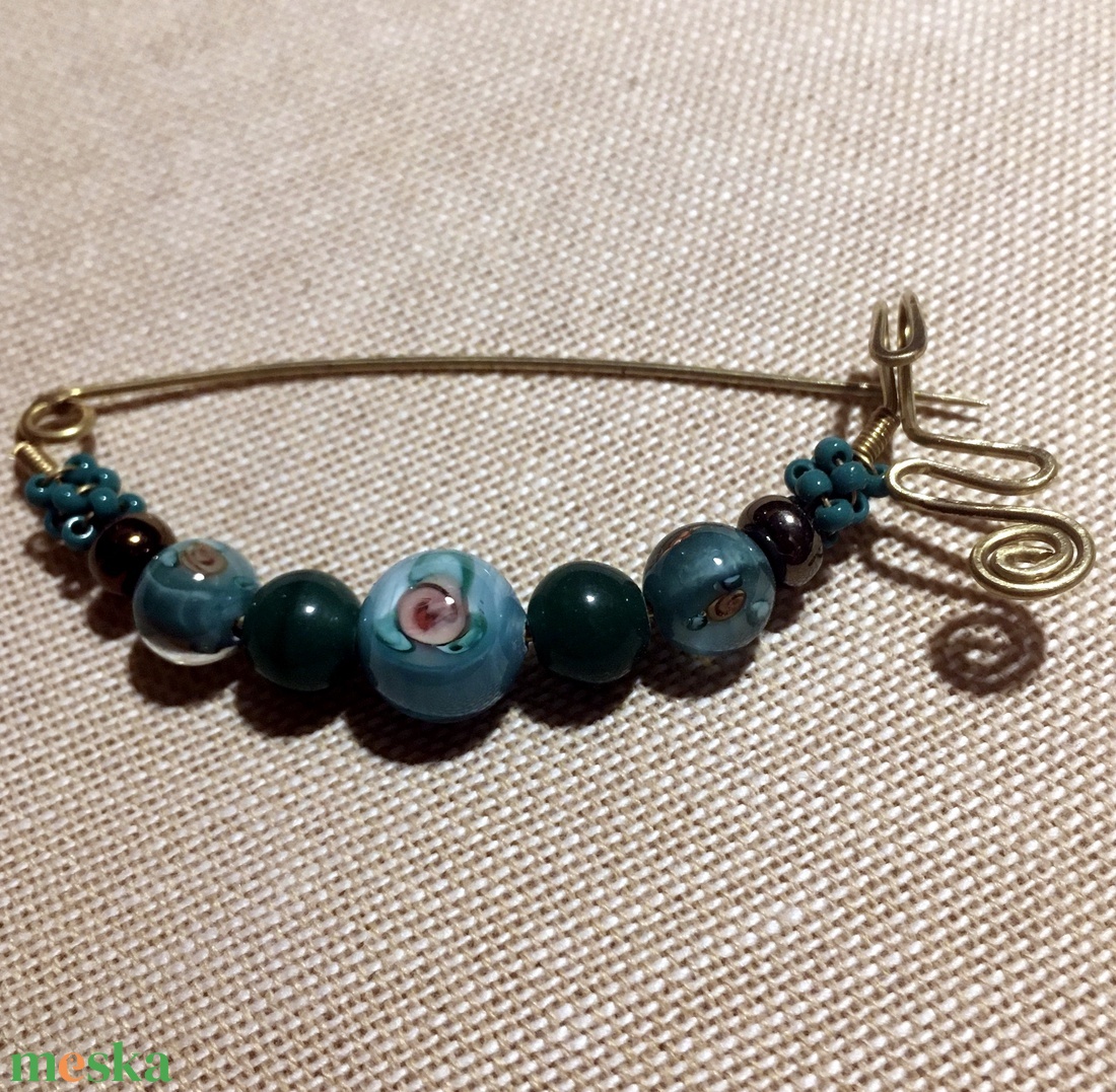 Ruhatű, bross  - ékszer - kitűző és bross - Meska.hu Ruhatű, bross  - ékszer - kitűző és bross - Meska.hu