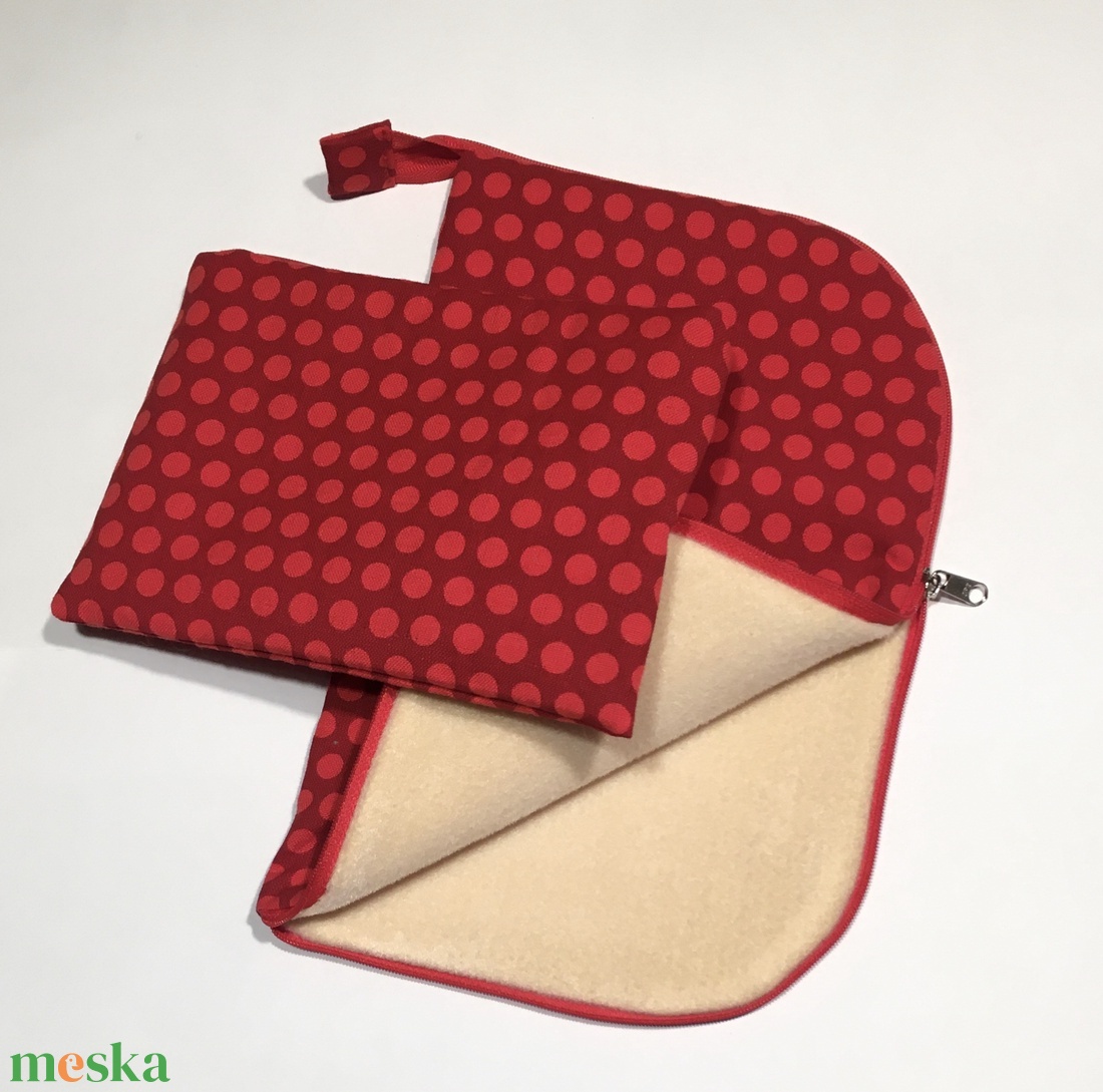 CUCCOLÓ, gyöngyfűzéshez való alátét ,/bead pad/ zárható, cippzáras+ollótartó cippzáras 2800+1800 - diy (csináld magad) - szabásminta, útmutató - Meska.hu CUCCOLÓ, gyöngyfűzéshez való alátét ,/bead pad/ zárható, cippzáras+ollótartó cippzáras 2800+1800 - diy (csináld magad) - szabásminta, útmutató - Meska.hu