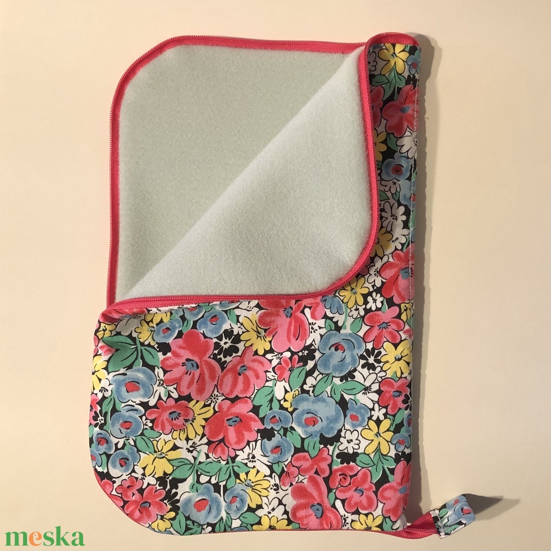CUCCOLÓ, gyöngyfűzéshez való alátét ,/bead pad/ zárható, cippzáras - diy (csináld magad) - szabásminta, útmutató - Meska.hu CUCCOLÓ, gyöngyfűzéshez való alátét ,/bead pad/ zárható, cippzáras - diy (csináld magad) - szabásminta, útmutató - Meska.hu