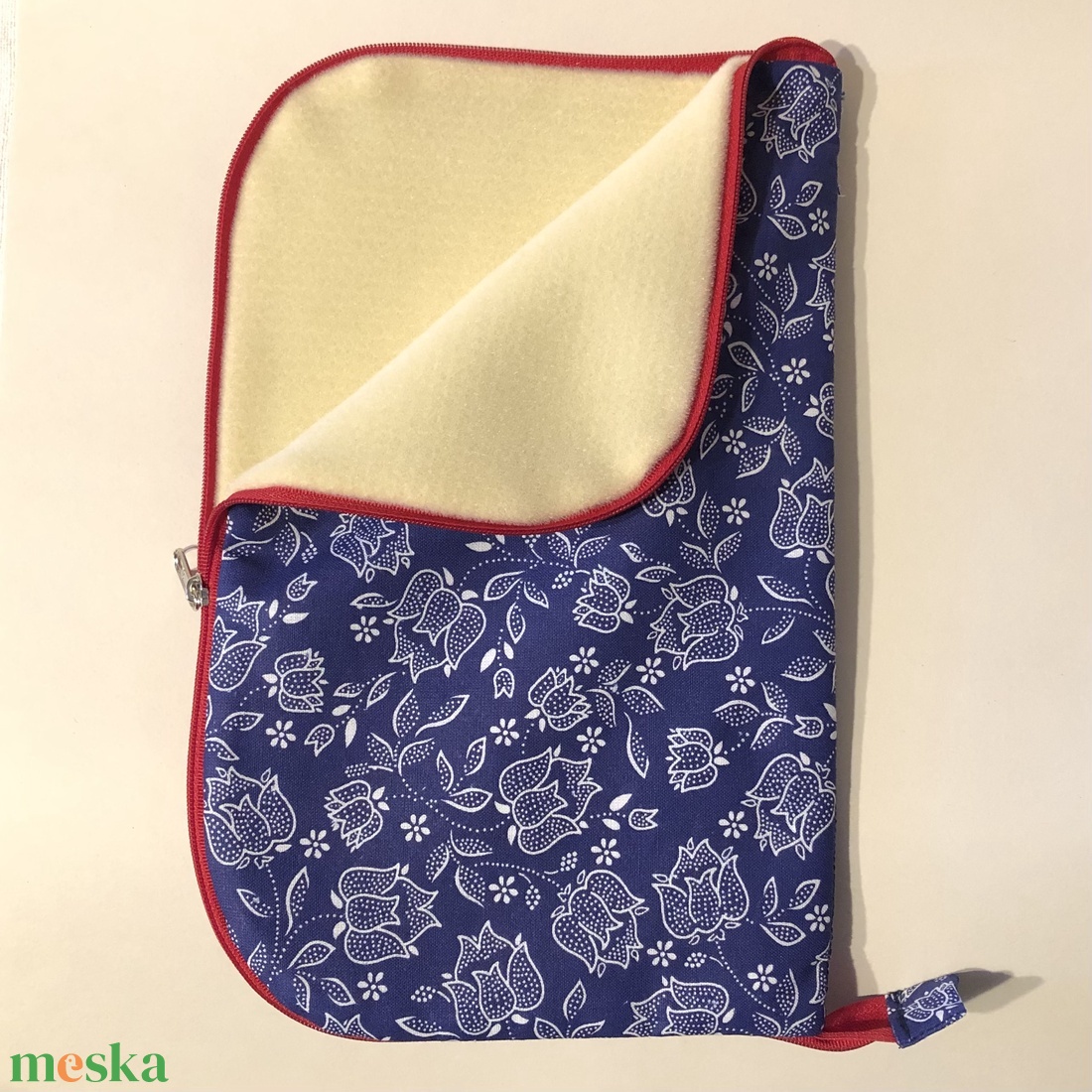 CUCCOLÓ, gyöngyfűzéshez való alátét ,/bead pad/ zárható, cippzáras - kellékek & szerszámok - gyöngyfűzés kellékek - egyéb alkatrész - Meska.hu