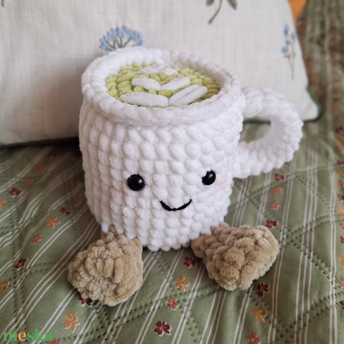 Horgolt matcha latte bögre - játék & sport - plüssállat & játékfigura - más figura - Meska.hu
