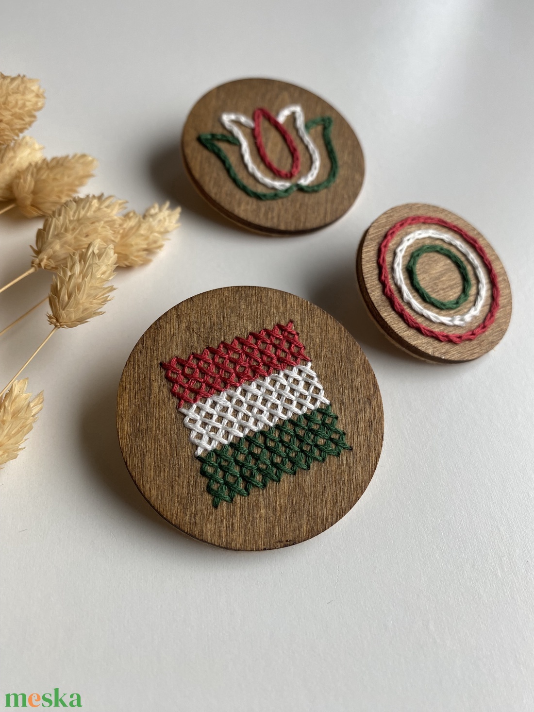 Hímzett nemzeti kitűzők - ékszer - kitűző és bross - Meska.hu