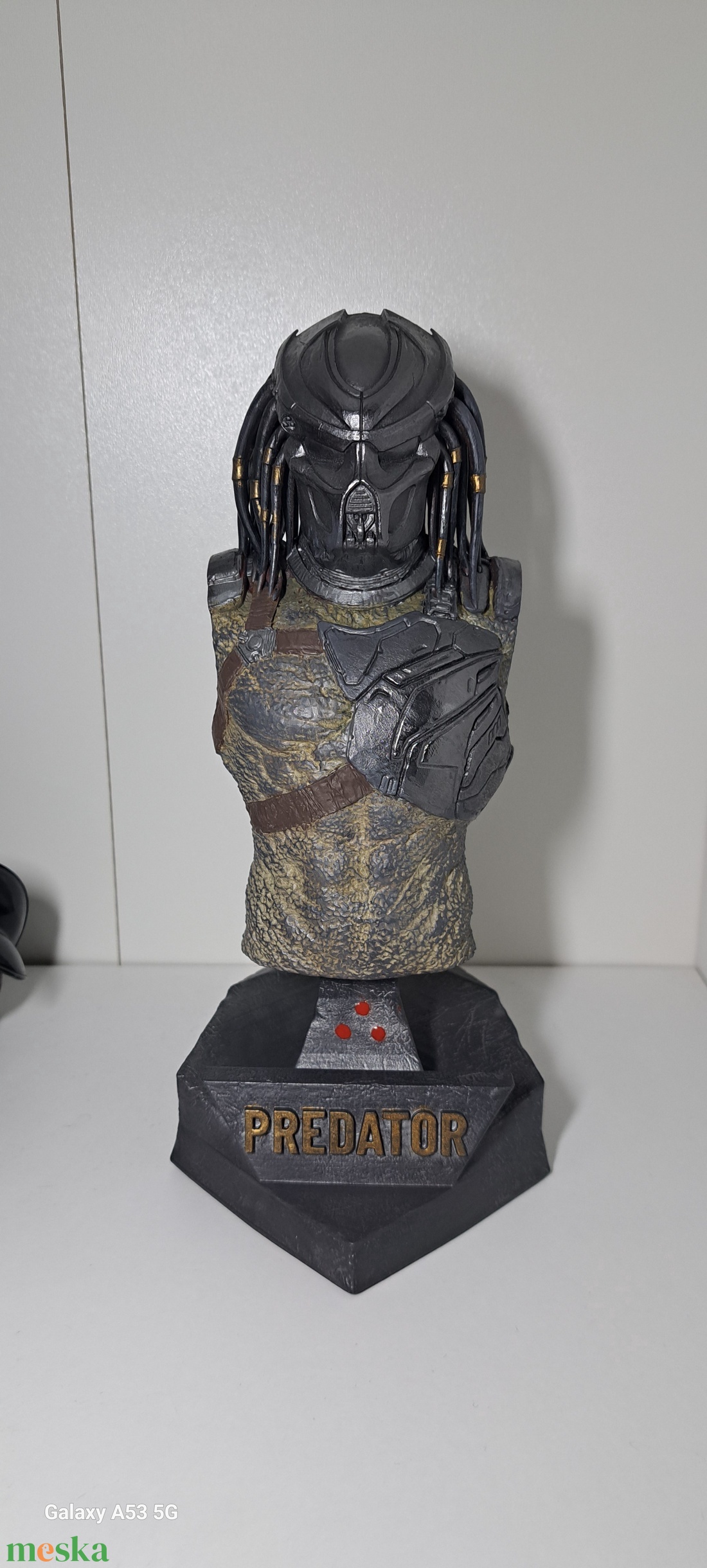 Predator mellszobor/figura - művészet - makett, modell - Meska.hu