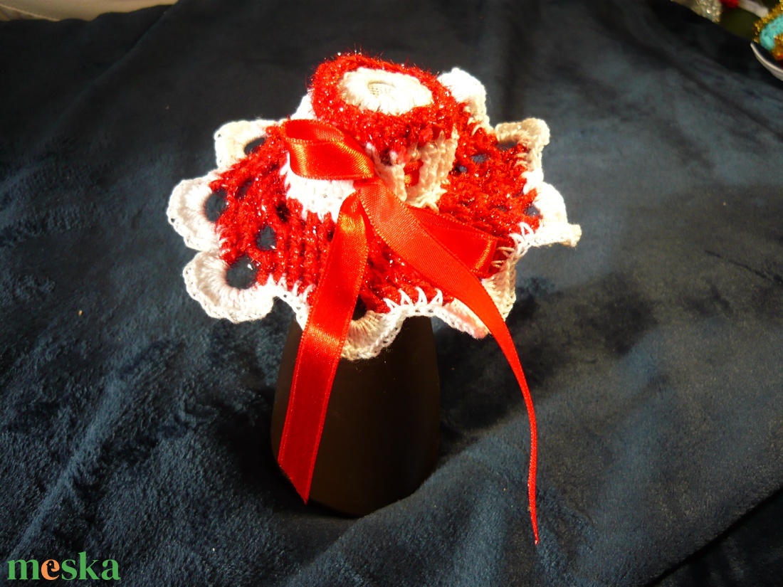 Kalap dísz piros szalaggal - otthon & életmód - dekoráció - fali és függő dekoráció - függődísz - Meska.hu