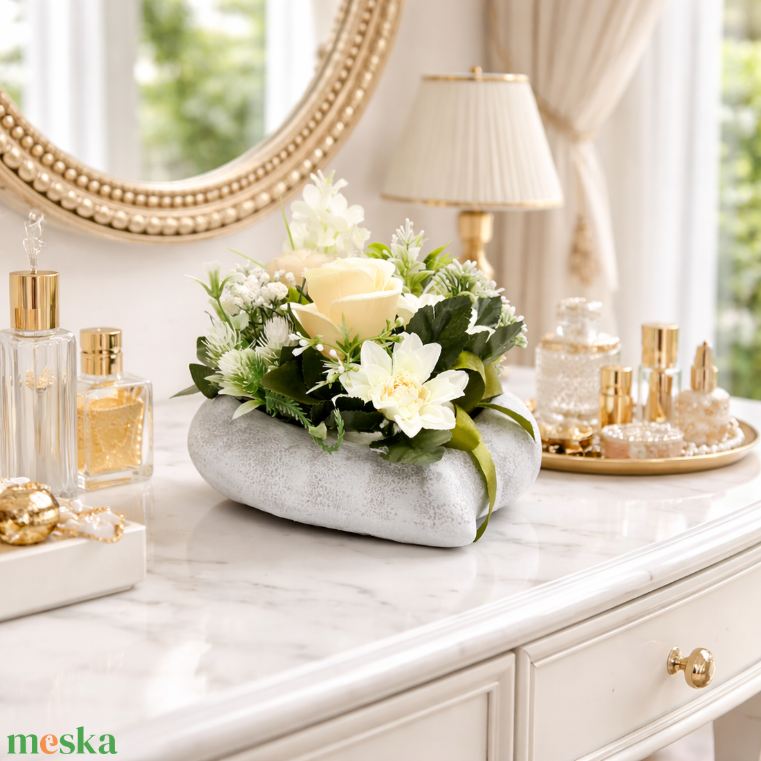 Elegáns fehér virágkompozíció kerámia kaspóban � letisztult kézműves asztaldísz - otthon & életmód - dekoráció - asztal és polc dekoráció - asztaldísz - Meska.hu