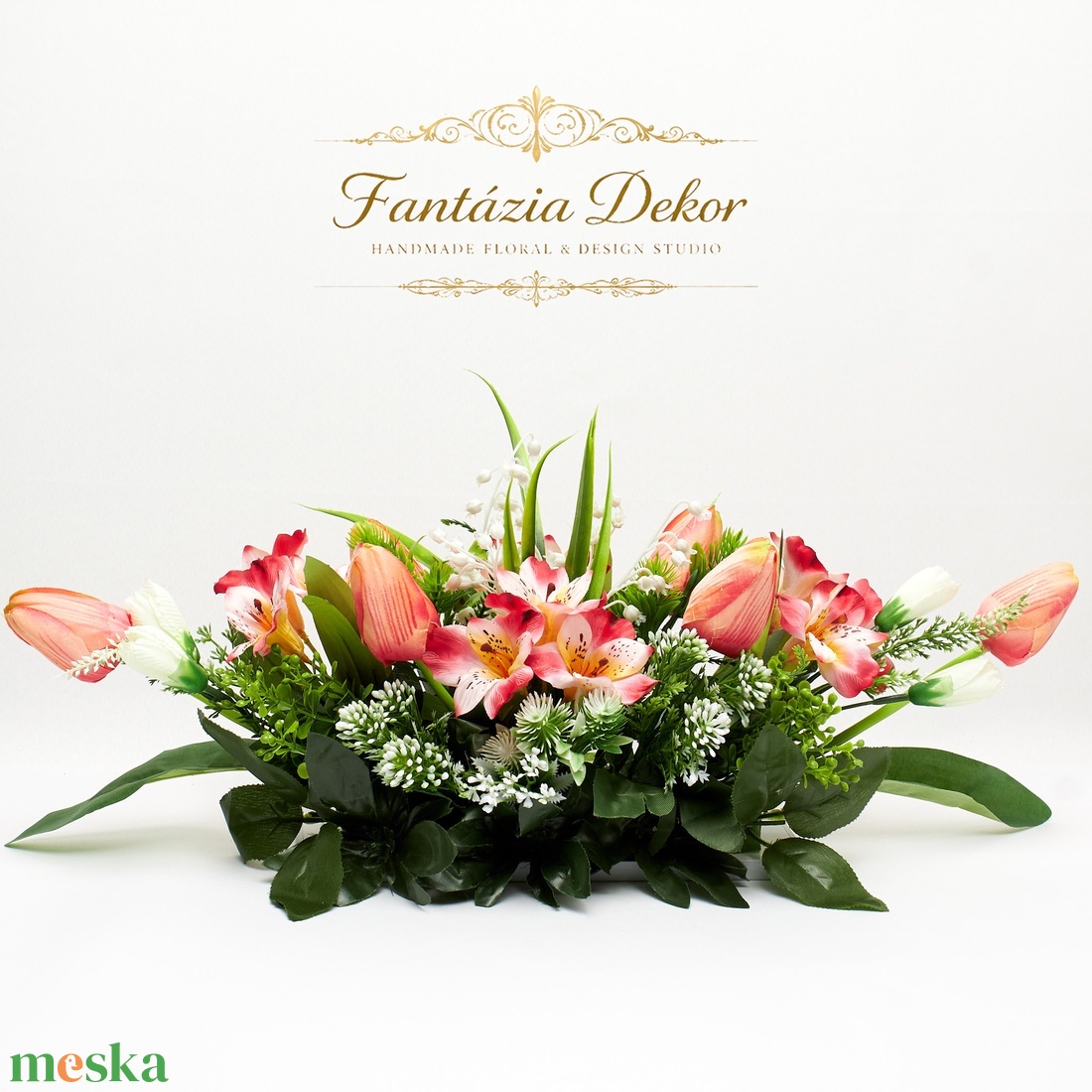 Elegáns tavaszi asztaldísz barack és fehér virágokkal � modern, kézzel készített dekor - otthon & életmód - dekoráció - asztal és polc dekoráció - asztaldísz - Meska.hu