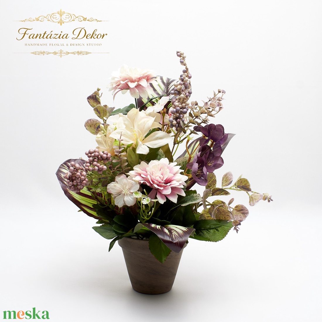 Elegáns virágkompozíció púder és lila árnyalatokkal � romantikus kézműves dekor - otthon & életmód - dekoráció - asztal és polc dekoráció - asztaldísz - Meska.hu