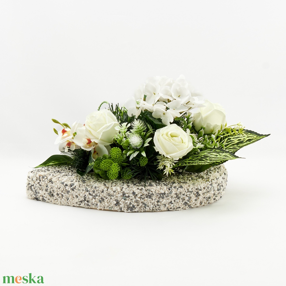 Fehér hortenziás prémium sírdísz saját készítésű kavics alappal � 43�30�25 cm - otthon & életmód - vallás - temetkezési tárgy - sírdísz, kegyeleti dísz - Meska.hu