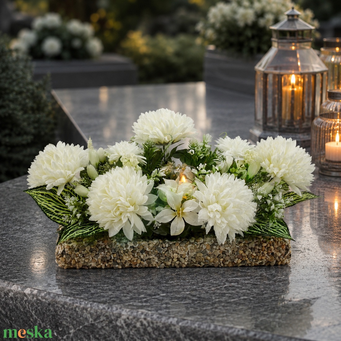Prémium fehér sírdísz LED gyertyával � Kézzel készült kegyeleti emlékdekoráció 60�30�35 cm - otthon & életmód - vallás - temetkezési tárgy - sírdísz, kegyeleti dísz - Meska.hu