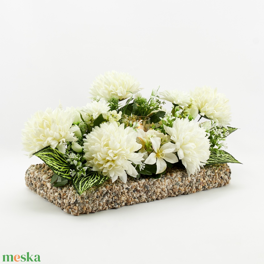 Prémium fehér sírdísz LED gyertyával � Kézzel készült kegyeleti emlékdekoráció 60�30�35 cm - otthon & életmód - vallás - temetkezési tárgy - sírdísz, kegyeleti dísz - Meska.hu