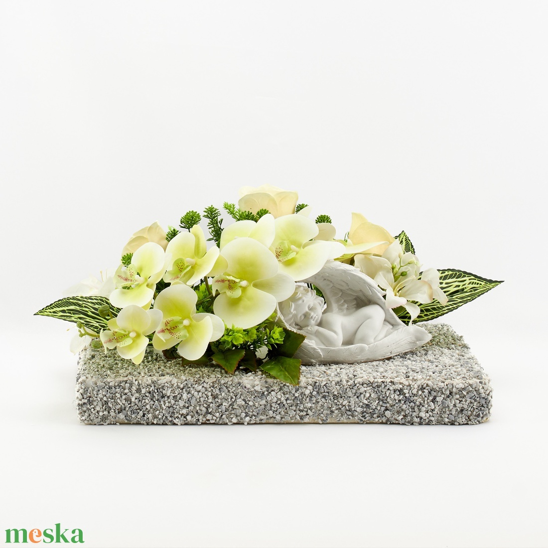 Prémium kegyeleti emlékdekoráció angyalszoborral és élethű orchideákkal - otthon & életmód - vallás - temetkezési tárgy - sírdísz, kegyeleti dísz - Meska.hu