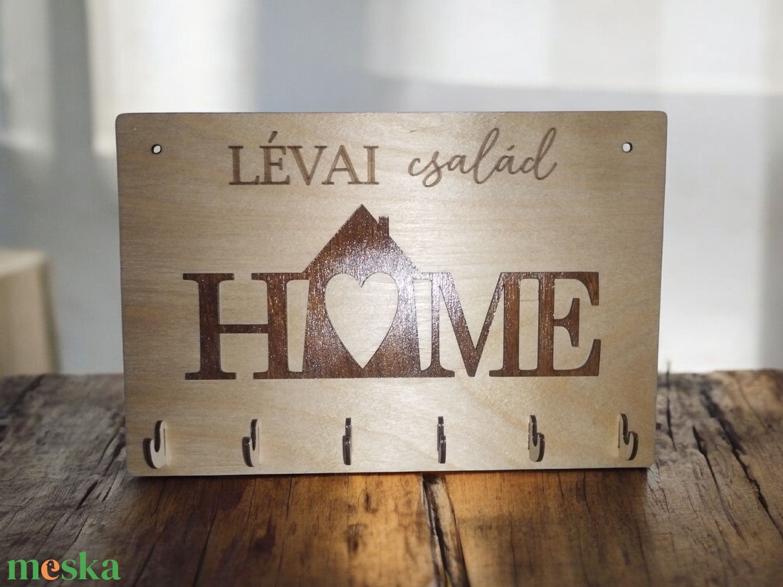 Egyedi, névre szóló fali kulcstartó � HOME felirattal - otthon & életmód - dekoráció - fali és függő dekoráció - fali kulcstartó - Meska.hu