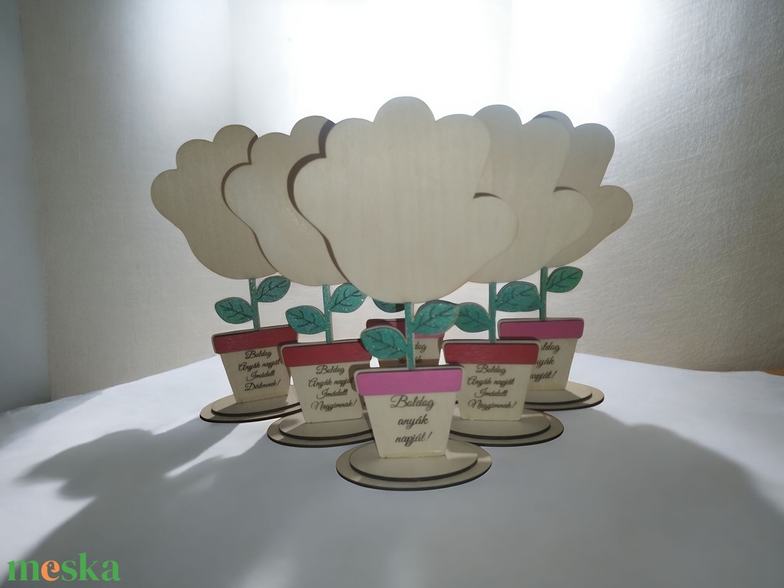 Anyák napi kézlenyomatos virág � egyedi, megható ajándék - otthon & életmód - dekoráció - asztal és polc dekoráció - gravírozott táblák - Meska.hu