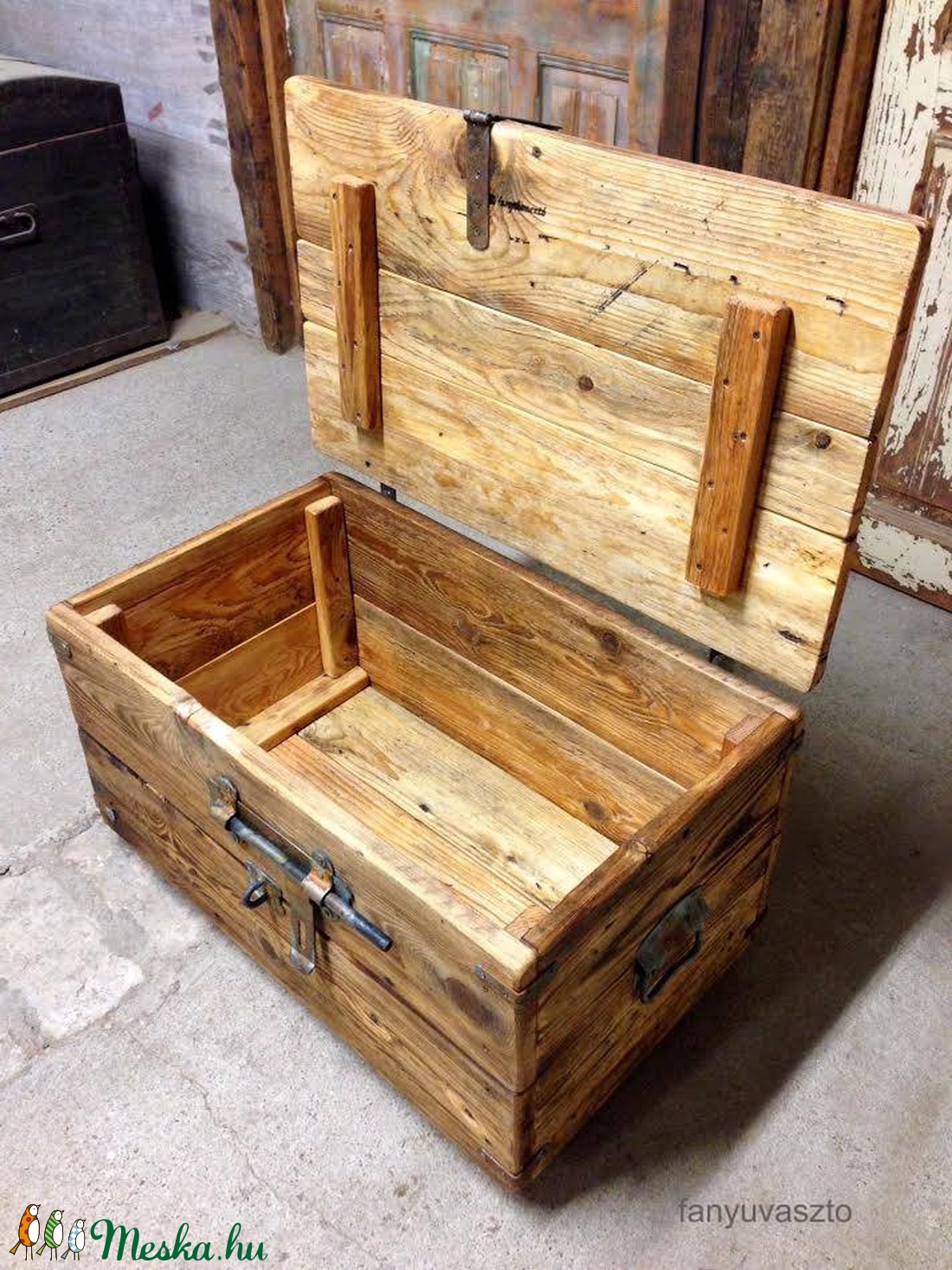 hajóláda markáns vasalattal  -  - Meska.hu