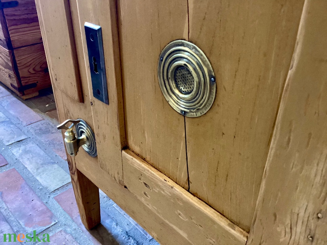 Vintage stílusú teljesen felújított antik hűtőszekrény, jégszekrény - otthon & életmód - tárolás & rendszerezés - láda - Meska.hu