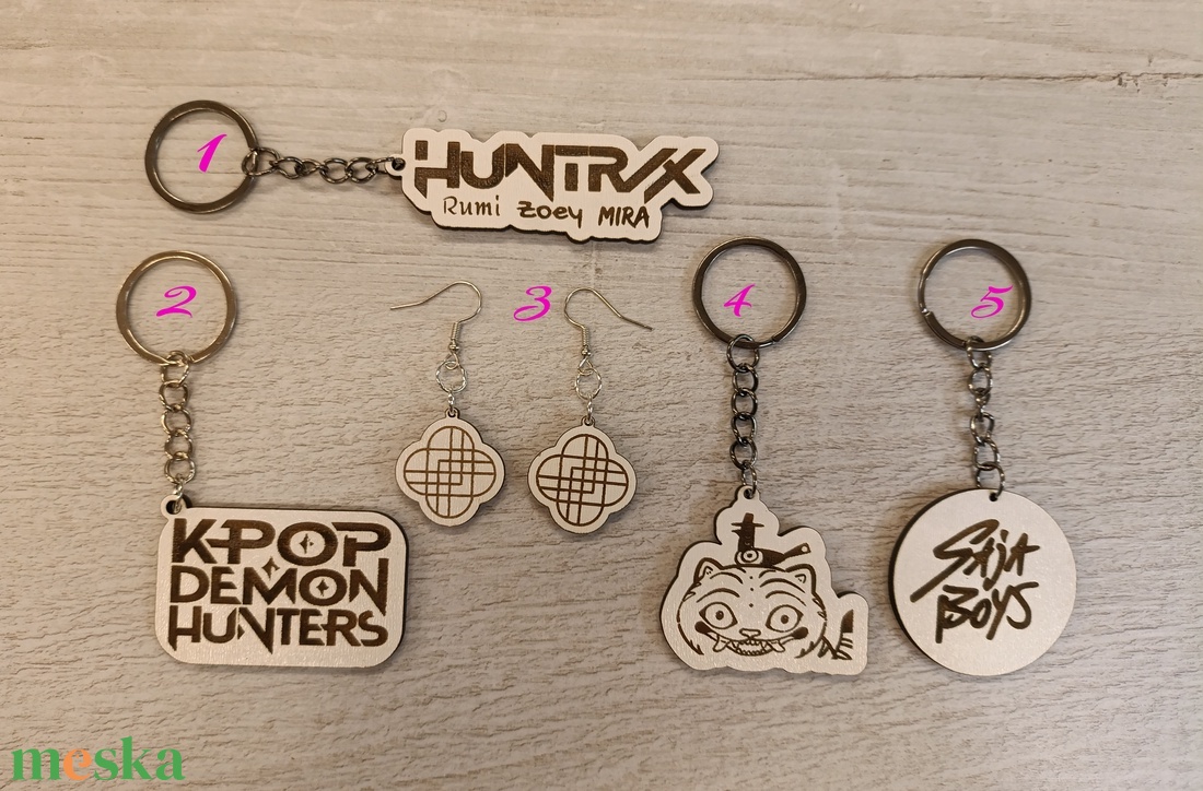 Huntrix kulcstartók, fülbevalók - ékszer - ékszerszett - Meska.hu