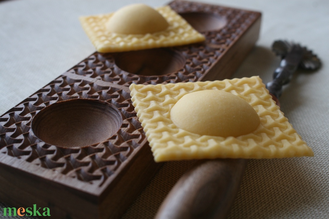 Ravioli mintázófa (kelta hálós) - otthon & életmód - konyhafelszerelés, tálalás - sütés, főzés - vágódeszka - Meska.hu Ravioli mintázófa (kelta hálós) - otthon & életmód - konyhafelszerelés, tálalás - sütés, főzés - vágódeszka - Meska.hu