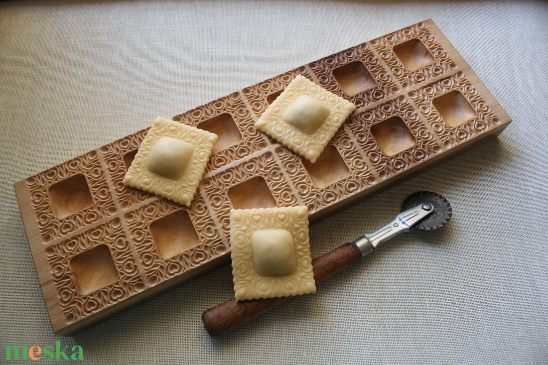 Ravioli mintázófa (tulipános,12 db-os) - otthon & életmód - konyhafelszerelés, tálalás - sütés, főzés - vágódeszka - Meska.hu Ravioli mintázófa (tulipános,12 db-os) - otthon & életmód - konyhafelszerelés, tálalás - sütés, főzés - vágódeszka - Meska.hu