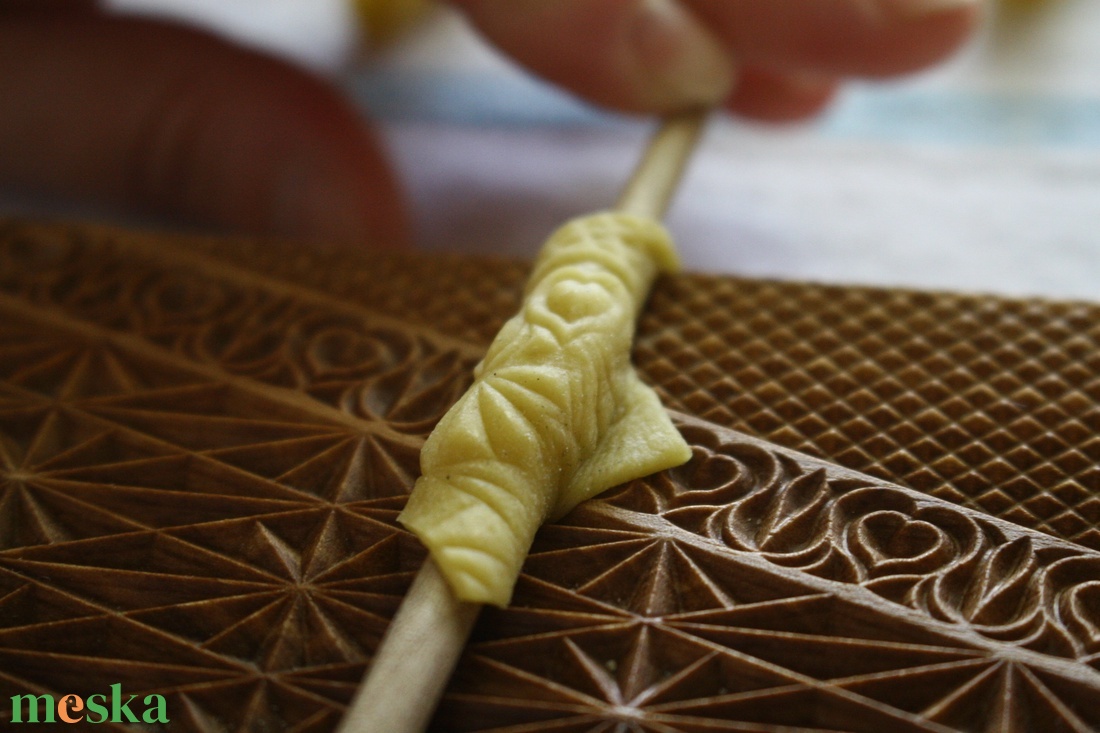 Garganelli, gnocchi mintázófa (tulipános szíves) - otthon & életmód - konyhafelszerelés, tálalás - sütés, főzés - vágódeszka - Meska.hu Garganelli, gnocchi mintázófa (tulipános szíves) - otthon & életmód - konyhafelszerelés, tálalás - sütés, főzés - vágódeszka - Meska.hu