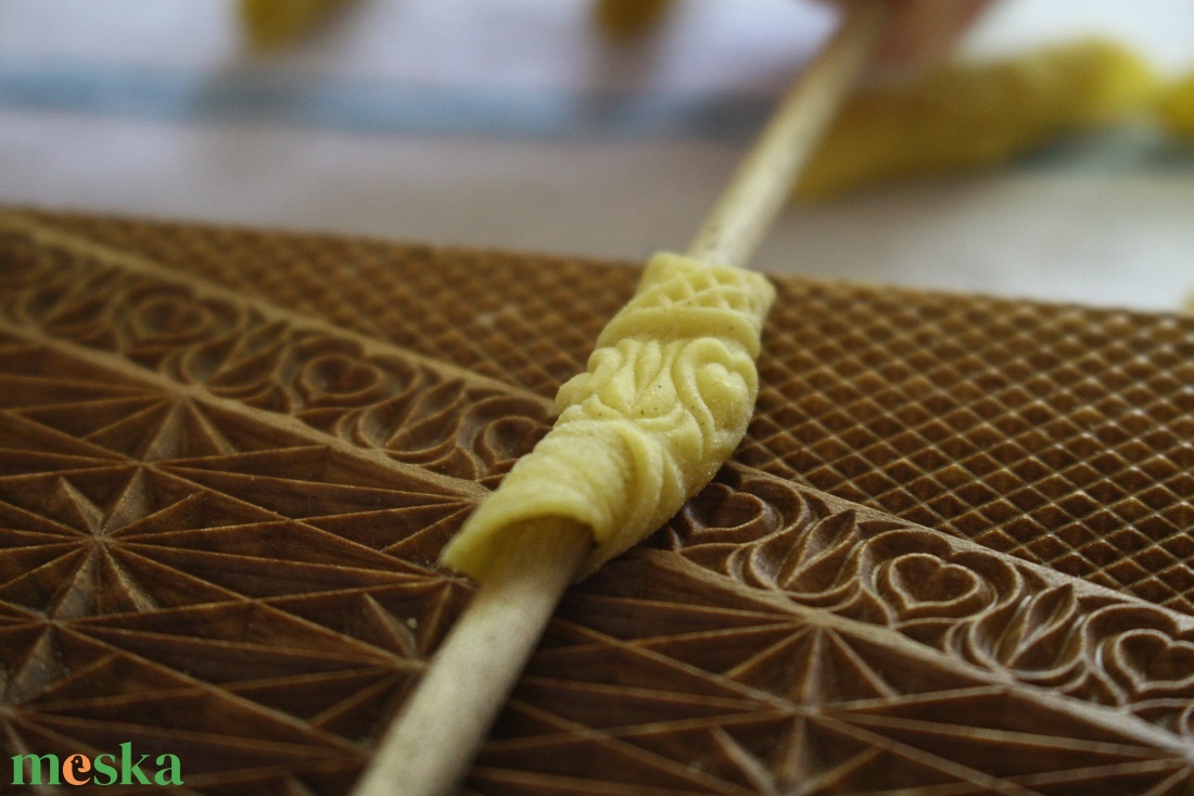 Garganelli, gnocchi mintázófa (tulipános szíves) - otthon & életmód - konyhafelszerelés, tálalás - sütés, főzés - vágódeszka - Meska.hu Garganelli, gnocchi mintázófa (tulipános szíves) - otthon & életmód - konyhafelszerelés, tálalás - sütés, főzés - vágódeszka - Meska.hu