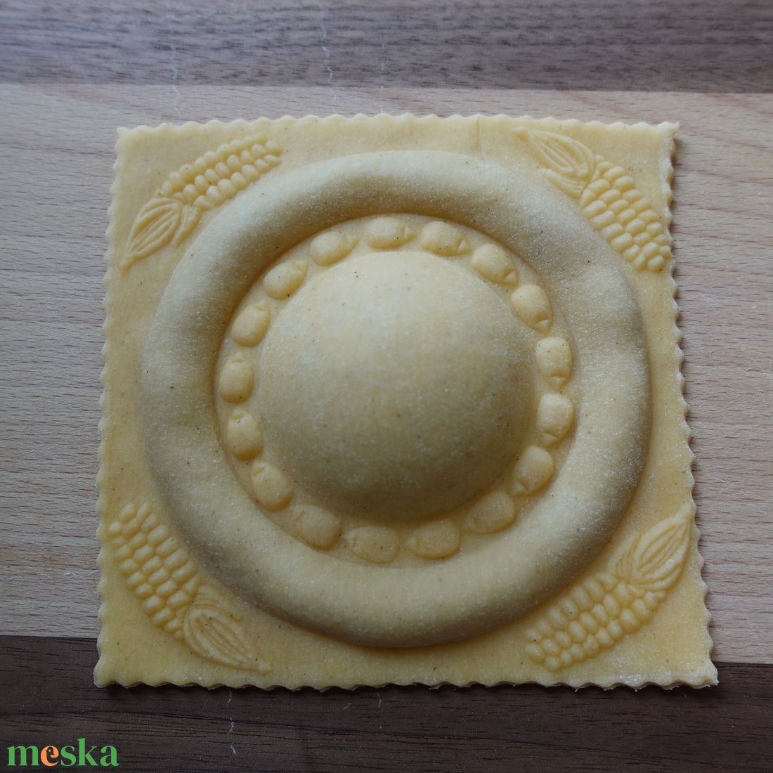 Ravioli mintázófa dupla töltelékes (kukoricás) - otthon & életmód - konyhafelszerelés, tálalás - sütés, főzés - vágódeszka - Meska.hu Ravioli mintázófa dupla töltelékes (kukoricás) - otthon & életmód - konyhafelszerelés, tálalás - sütés, főzés - vágódeszka - Meska.hu