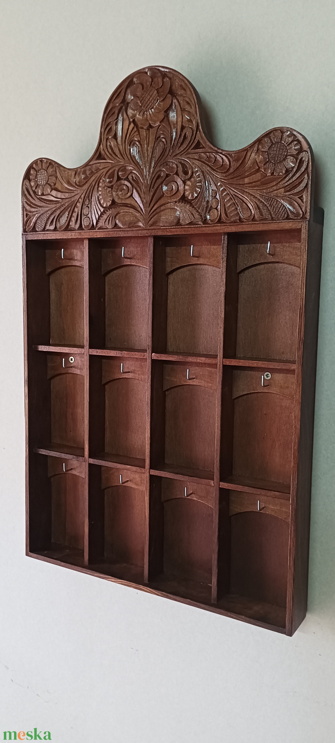 Falra szerelhető faragott kulcstartó. - baba - mama - babaszobabútor - polc, fogas - Meska.hu